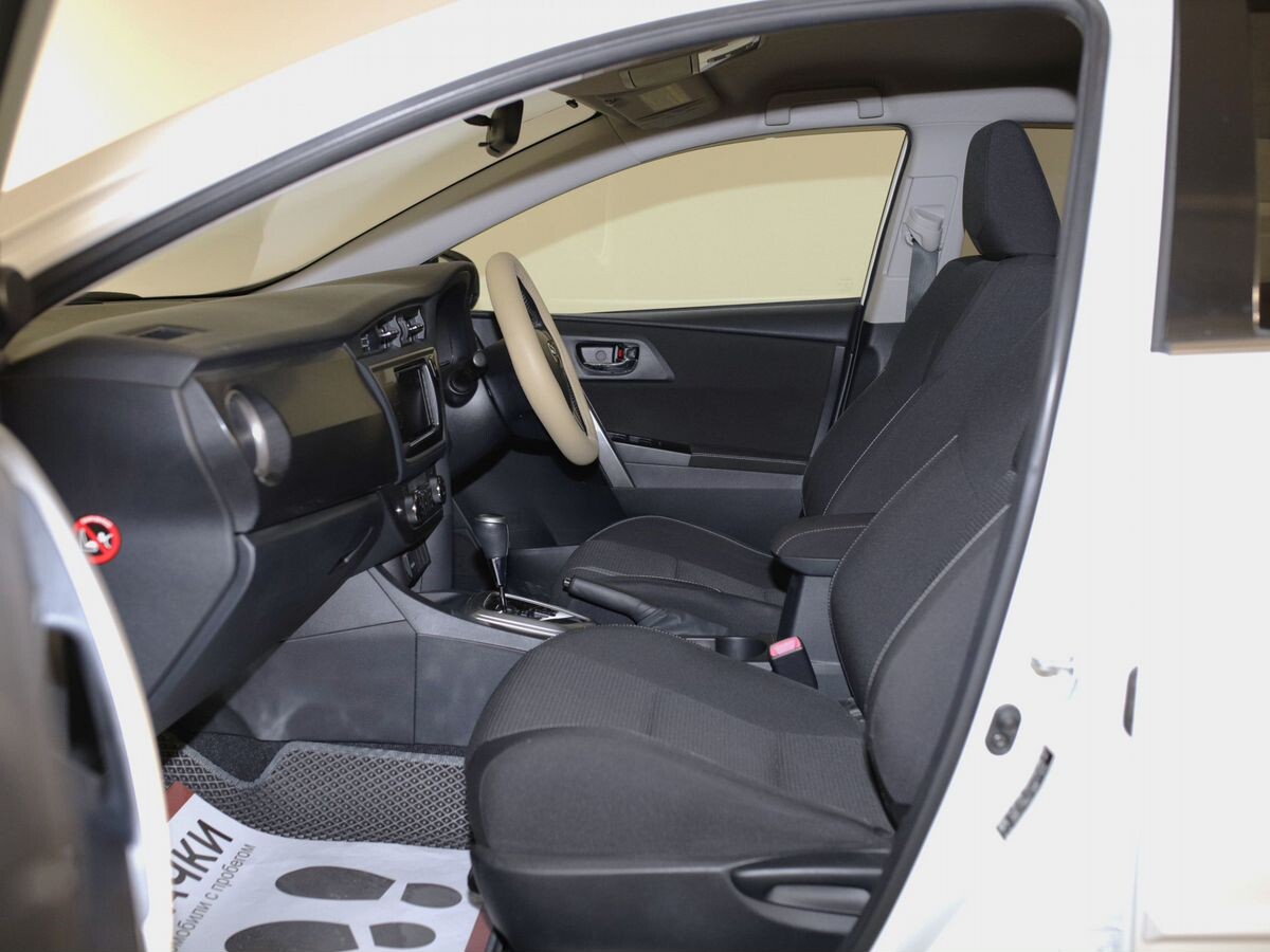 Toyota Auris 2013 - фото автомобиля