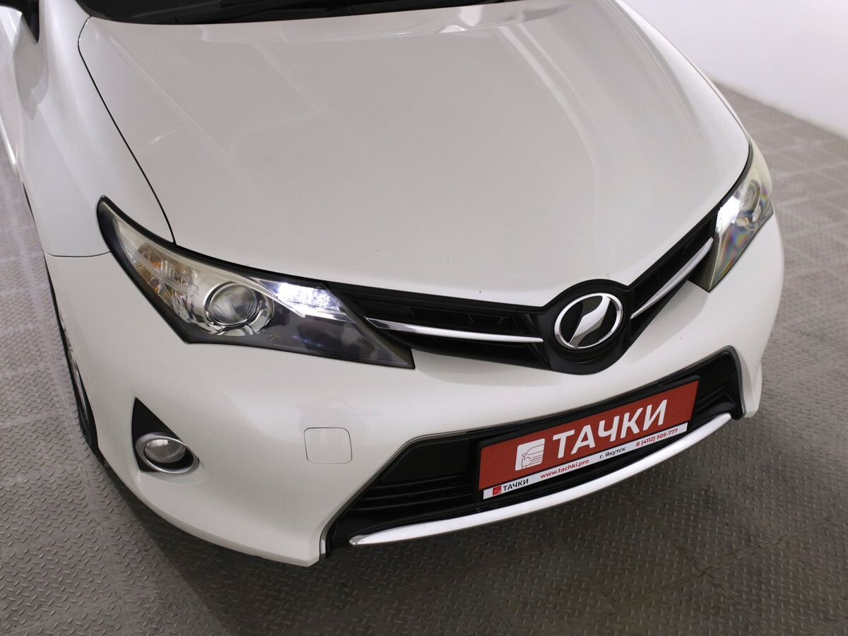 Toyota Auris 2013 - фото автомобиля