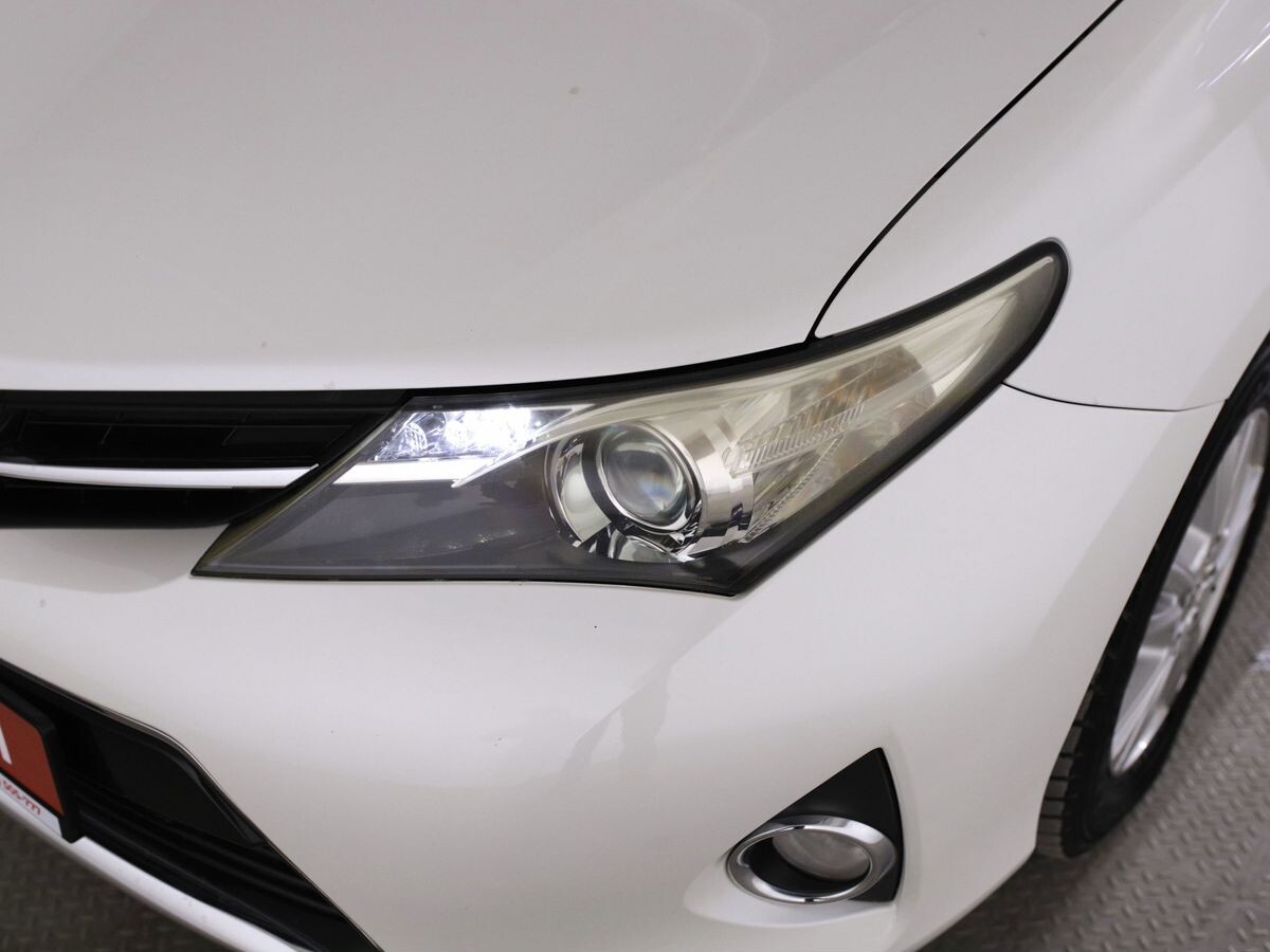 Toyota Auris 2013 - фото автомобиля