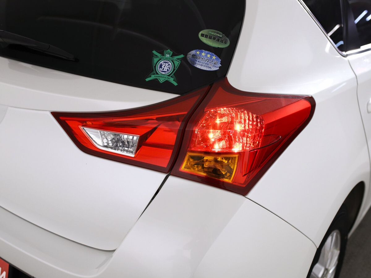 Toyota Auris 2013 - фото автомобиля