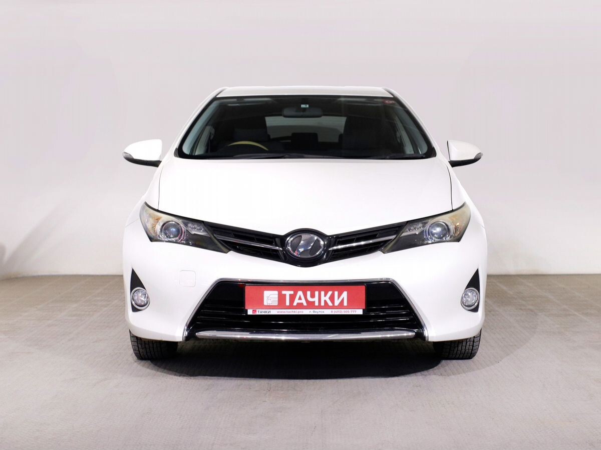 Toyota Auris 2013 - фото автомобиля