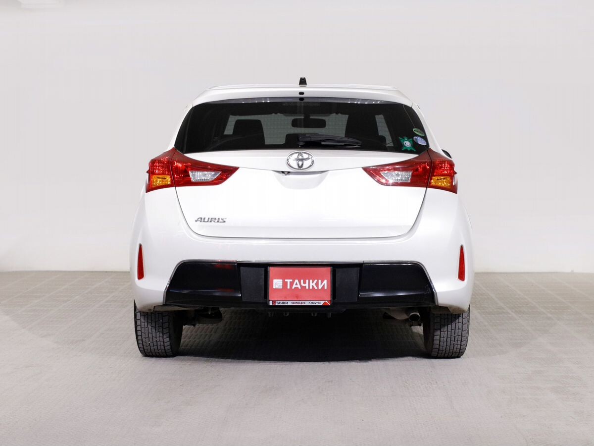 Toyota Auris 2013 - фото автомобиля