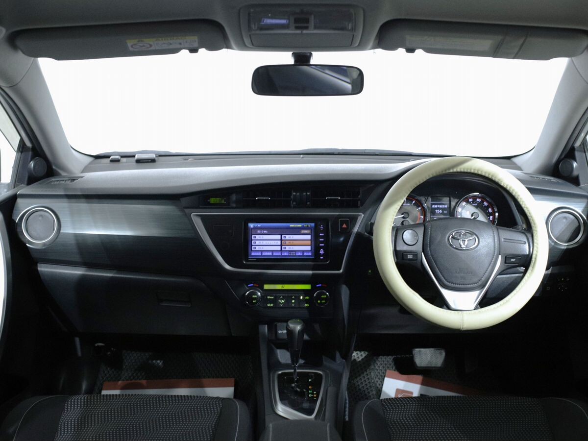 Toyota Auris 2013 - фото автомобиля