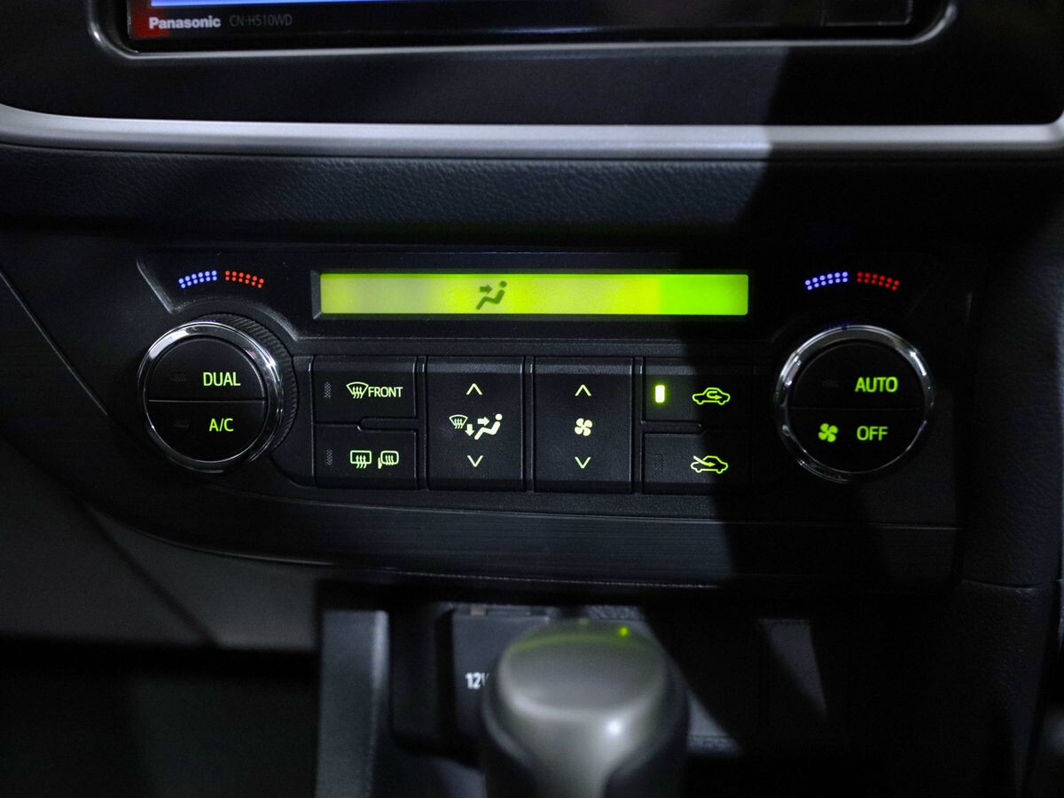 Toyota Auris 2013 - фото автомобиля