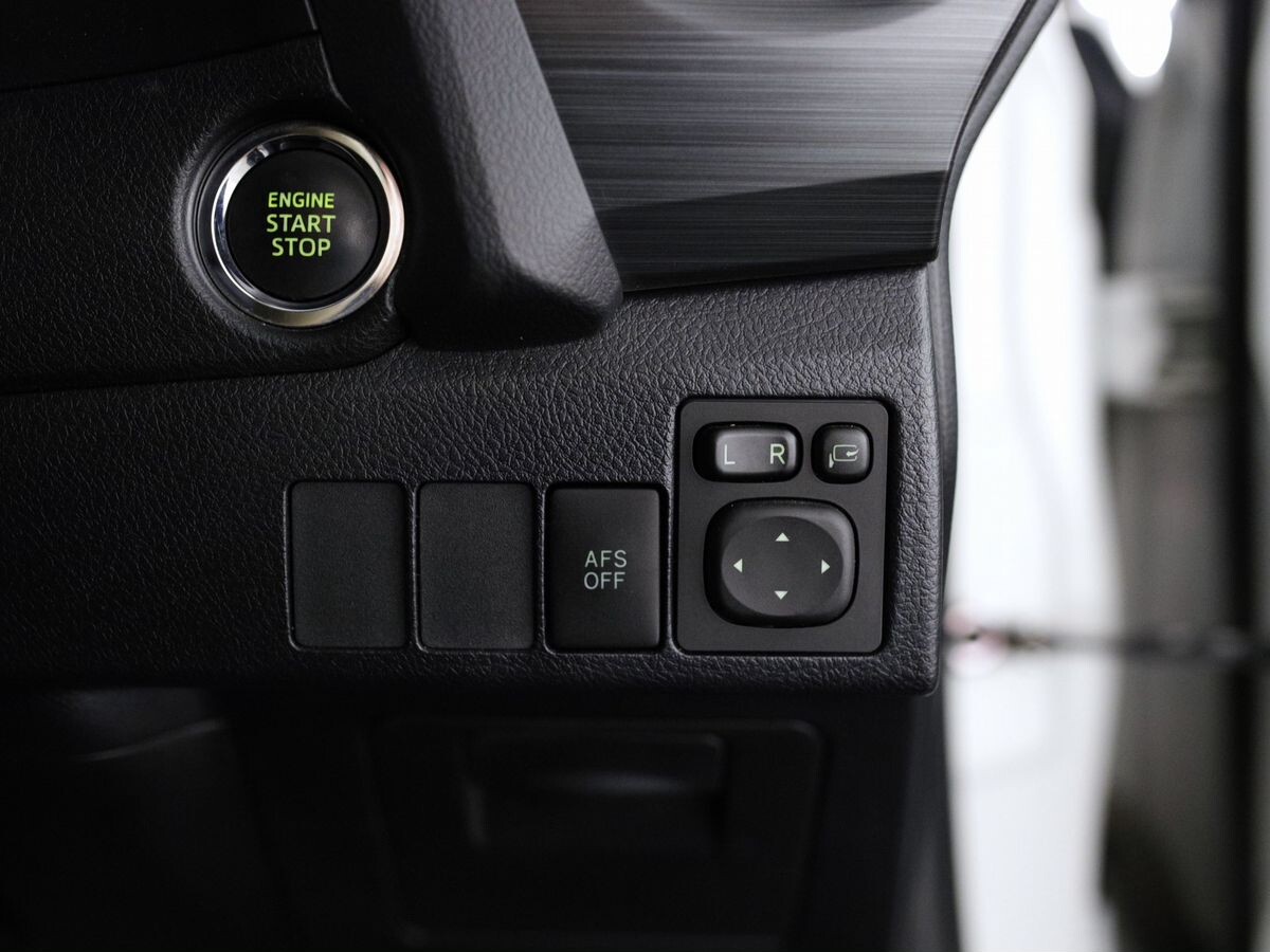Toyota Auris 2013 - фото автомобиля