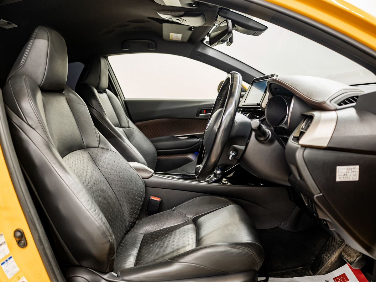 Toyota C-HR 2017 - фото автомобиля