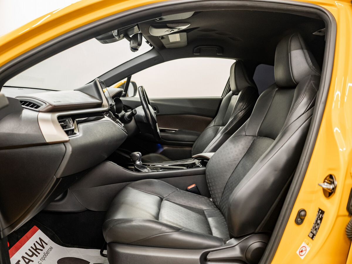 Toyota C-HR 2017 - фото автомобиля