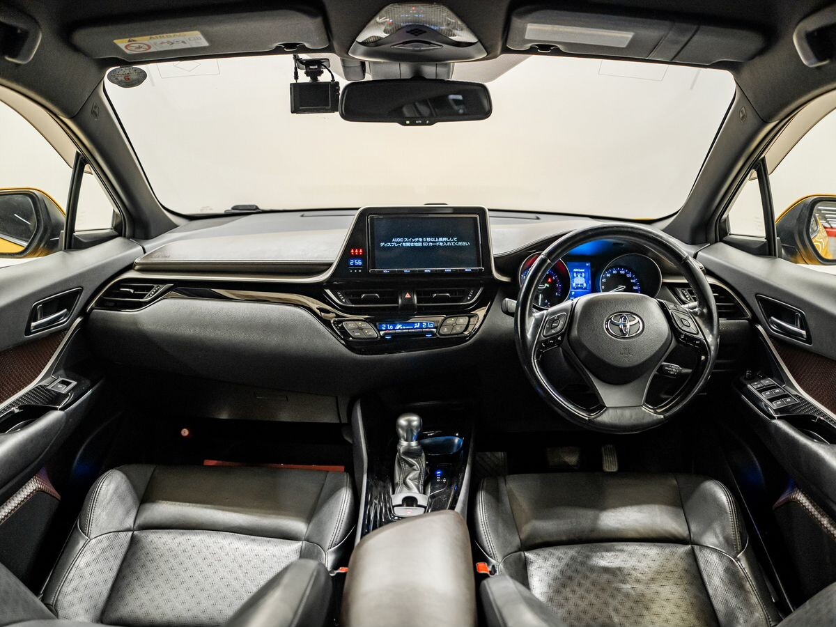 Toyota C-HR 2017 - фото автомобиля