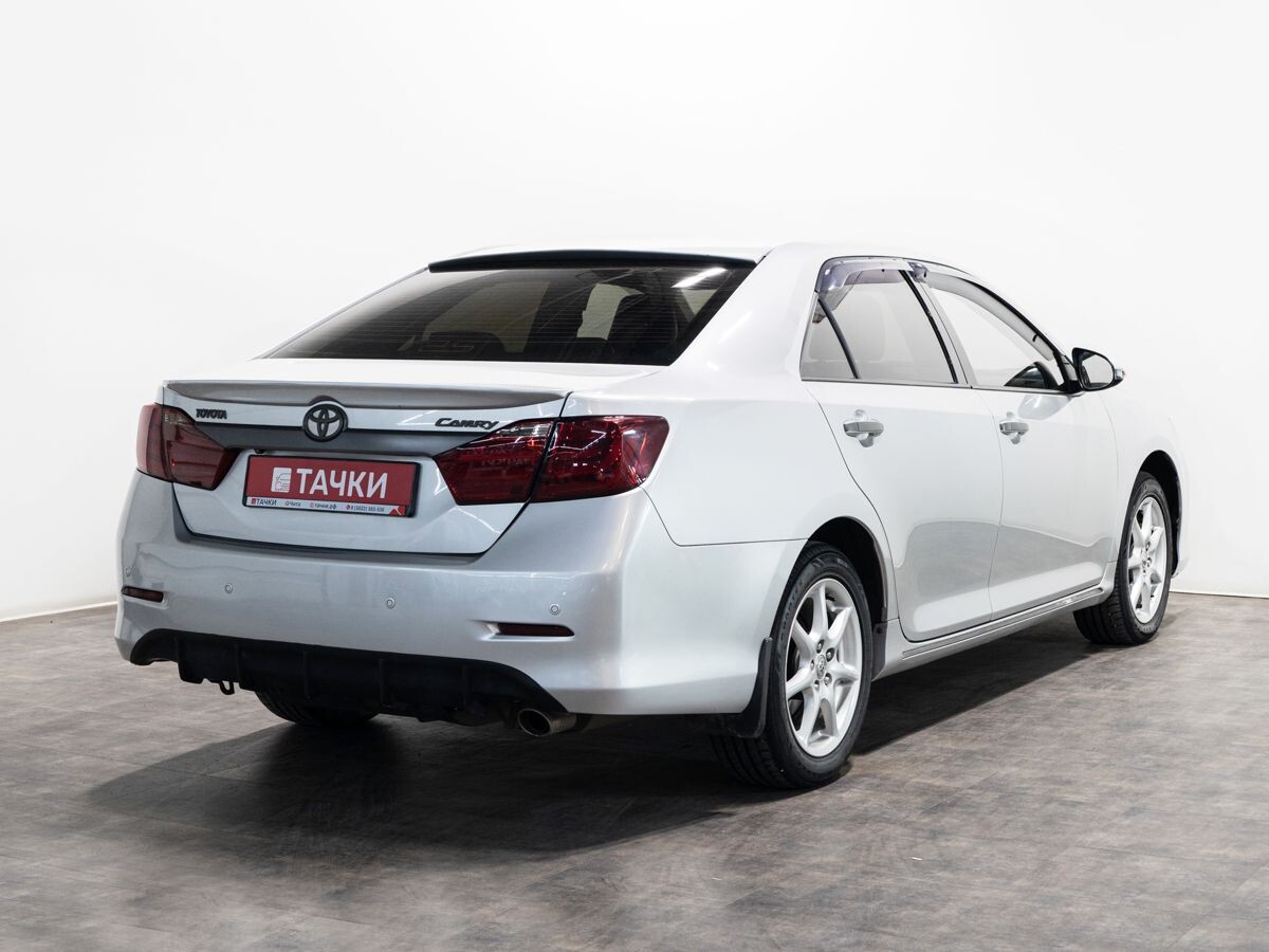 Toyota Camry 2011 - фото автомобиля