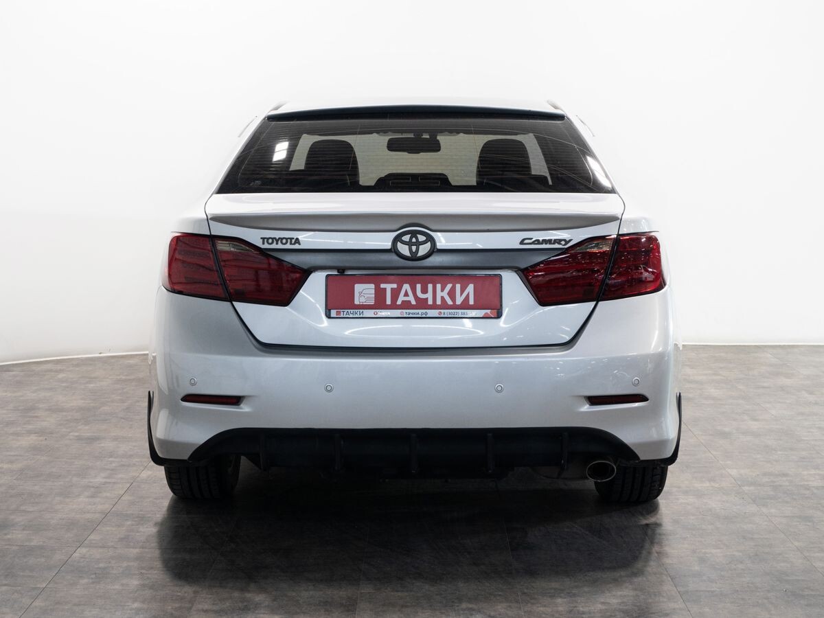 Toyota Camry 2011 - фото автомобиля