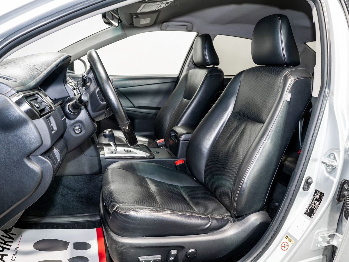 Toyota Camry 2011 - фото автомобиля