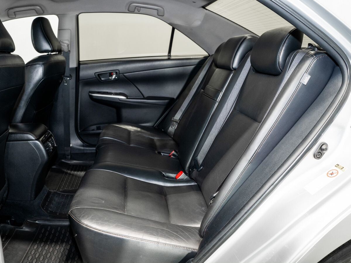Toyota Camry 2011 - фото автомобиля