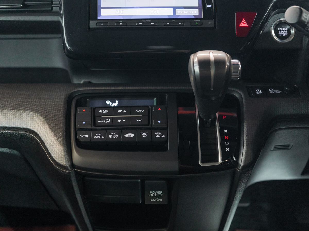 Honda Stepwgn 2016 - фото автомобиля