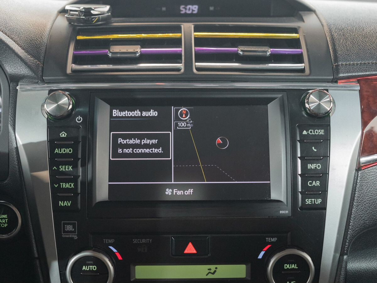 Toyota Camry 2011 - фото автомобиля