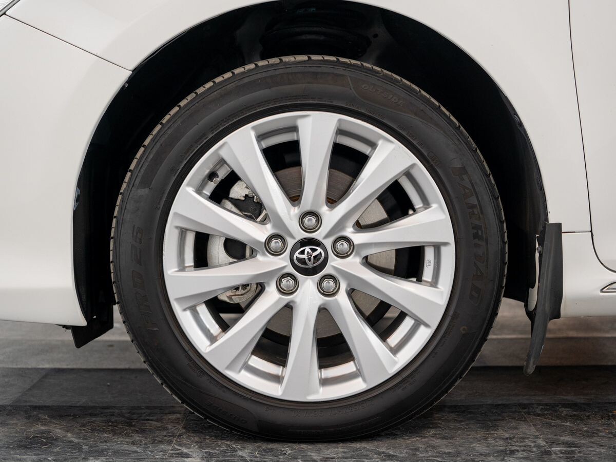 Toyota Camry 2011 - фото автомобиля