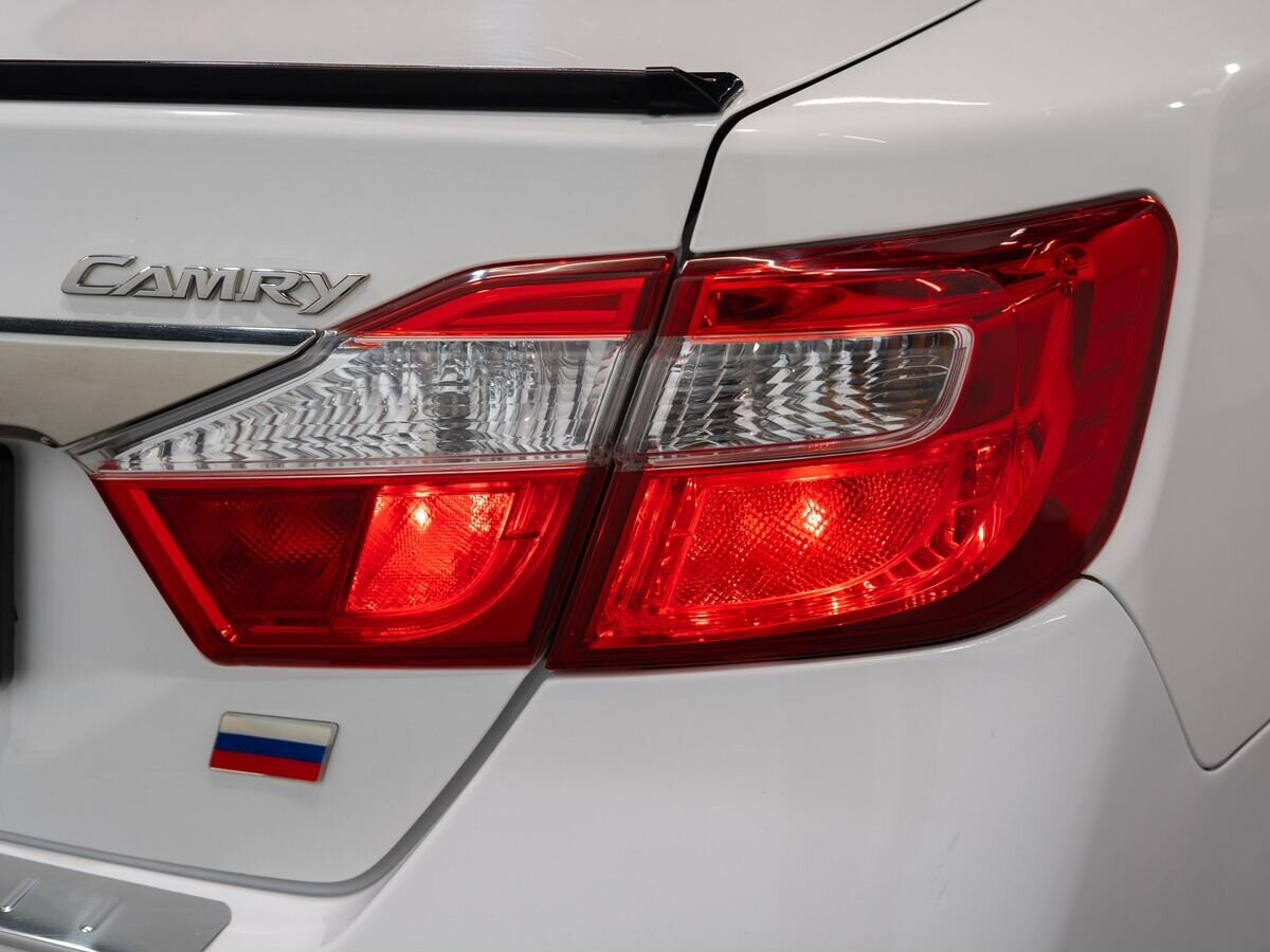 Toyota Camry 2011 - фото автомобиля