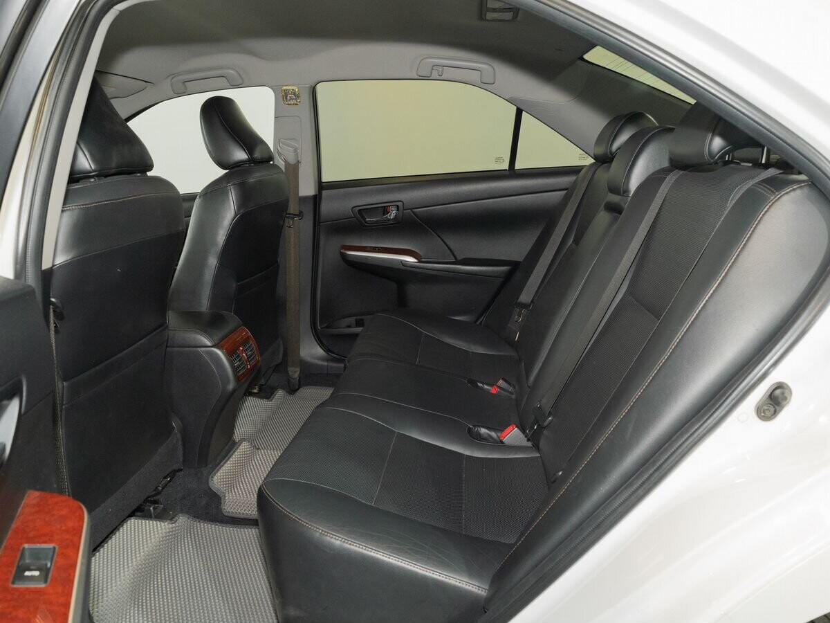 Toyota Camry 2011 - фото автомобиля