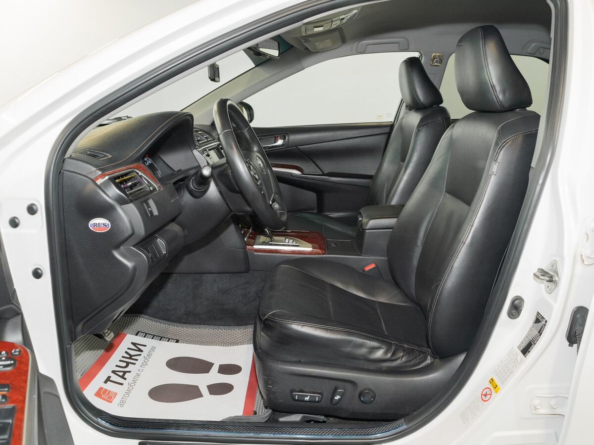 Toyota Camry 2011 - фото автомобиля