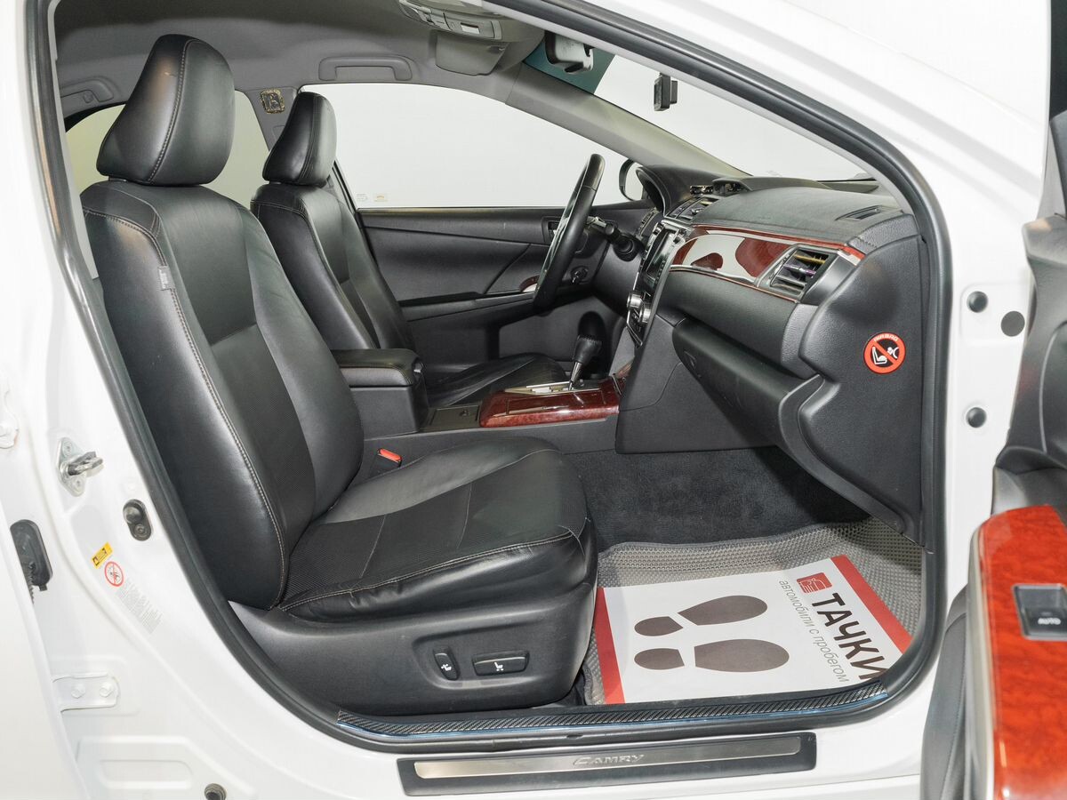 Toyota Camry 2011 - фото автомобиля