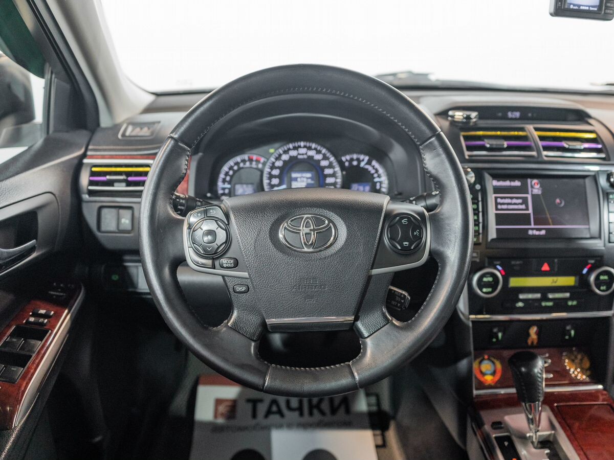 Toyota Camry 2011 - фото автомобиля