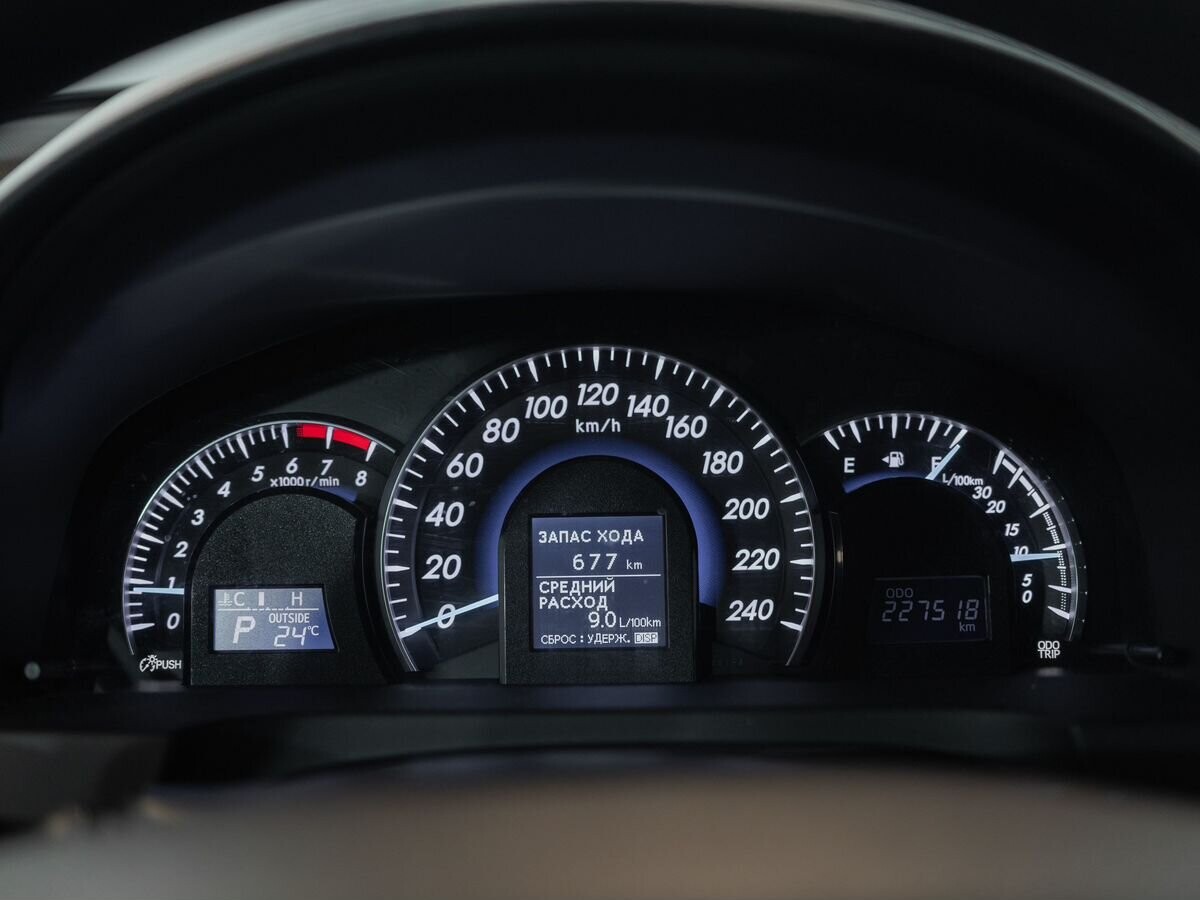 Toyota Camry 2011 - фото автомобиля