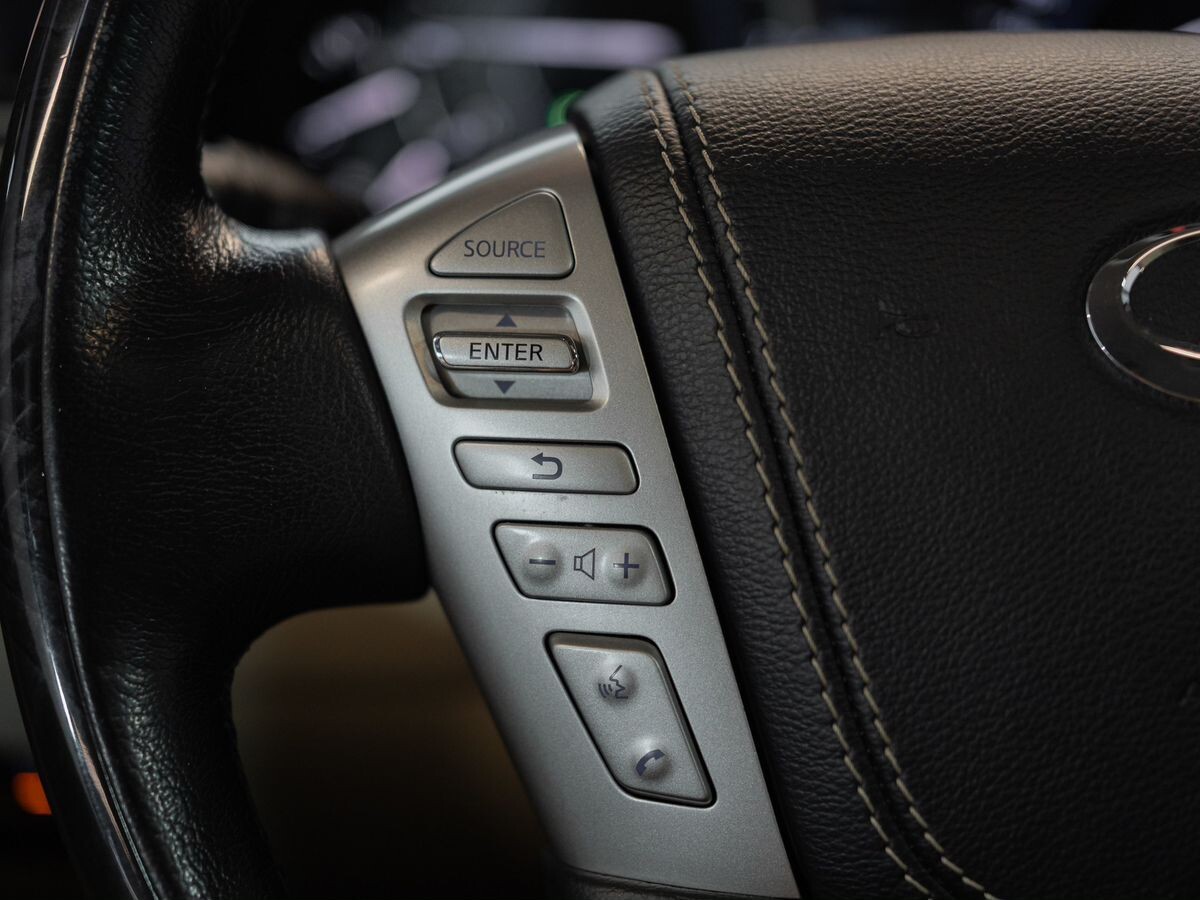Infiniti QX80 2018 - фото автомобиля