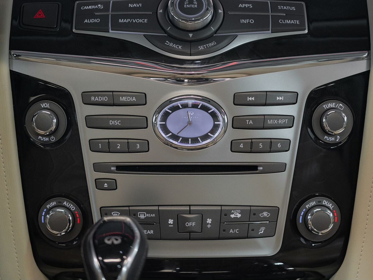 Infiniti QX80 2018 - фото автомобиля