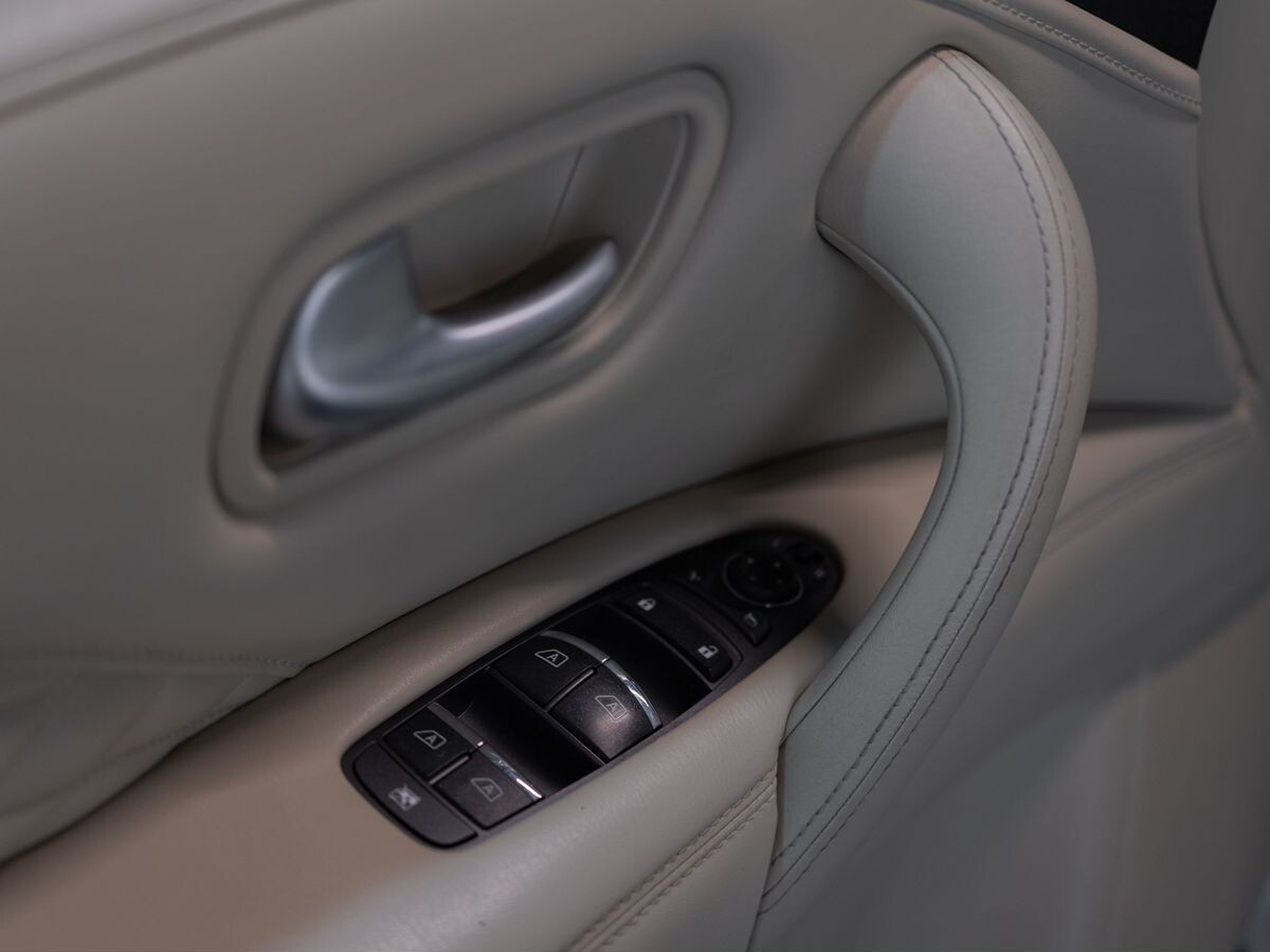 Infiniti QX80 2018 - фото автомобиля