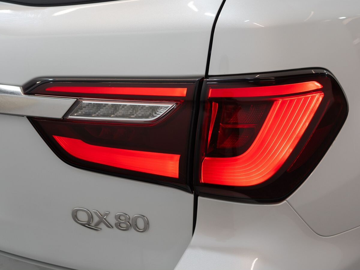 Infiniti QX80 2018 - фото автомобиля