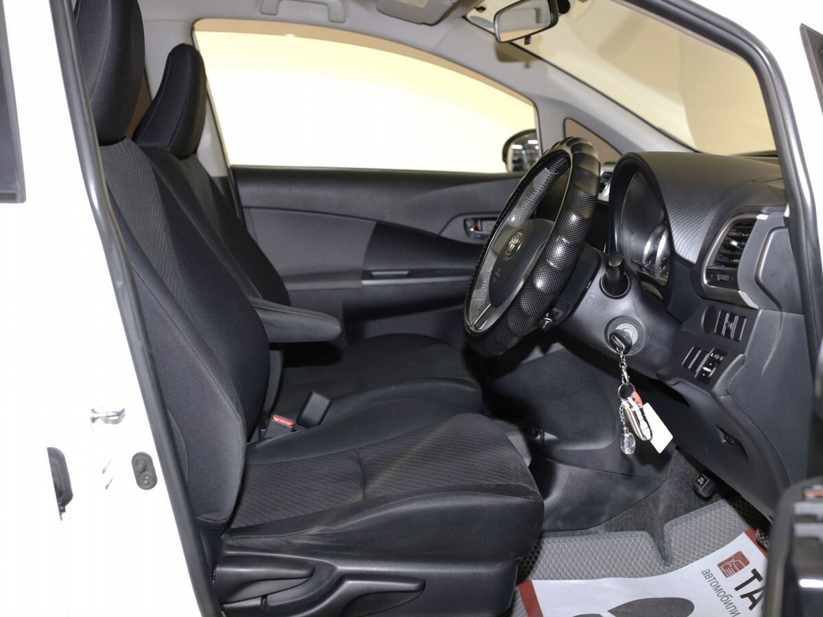 Toyota Ractis 2011 - фото автомобиля
