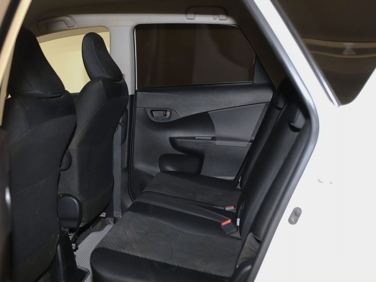 Toyota Ractis 2011 - фото автомобиля