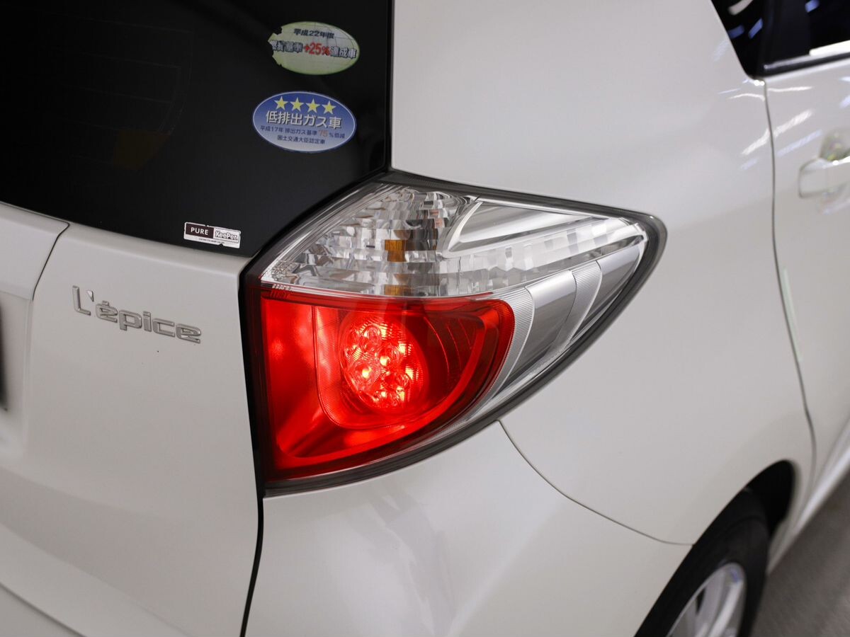 Toyota Ractis 2011 - фото автомобиля