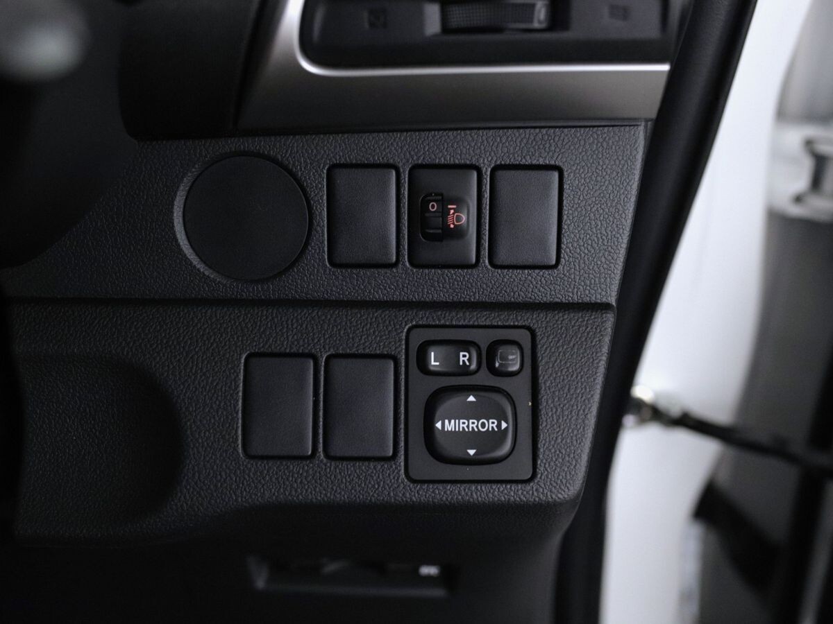Toyota Ractis 2011 - фото автомобиля