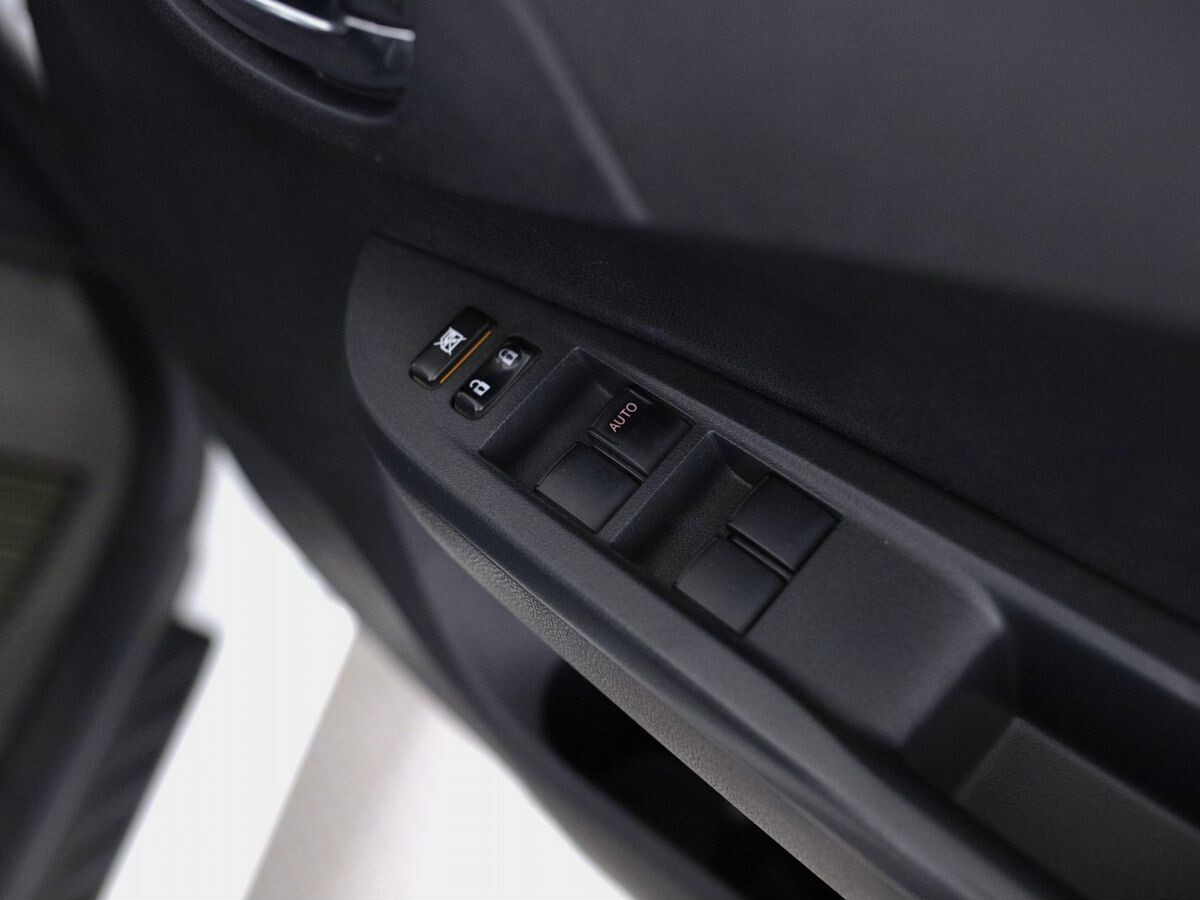 Toyota Ractis 2011 - фото автомобиля
