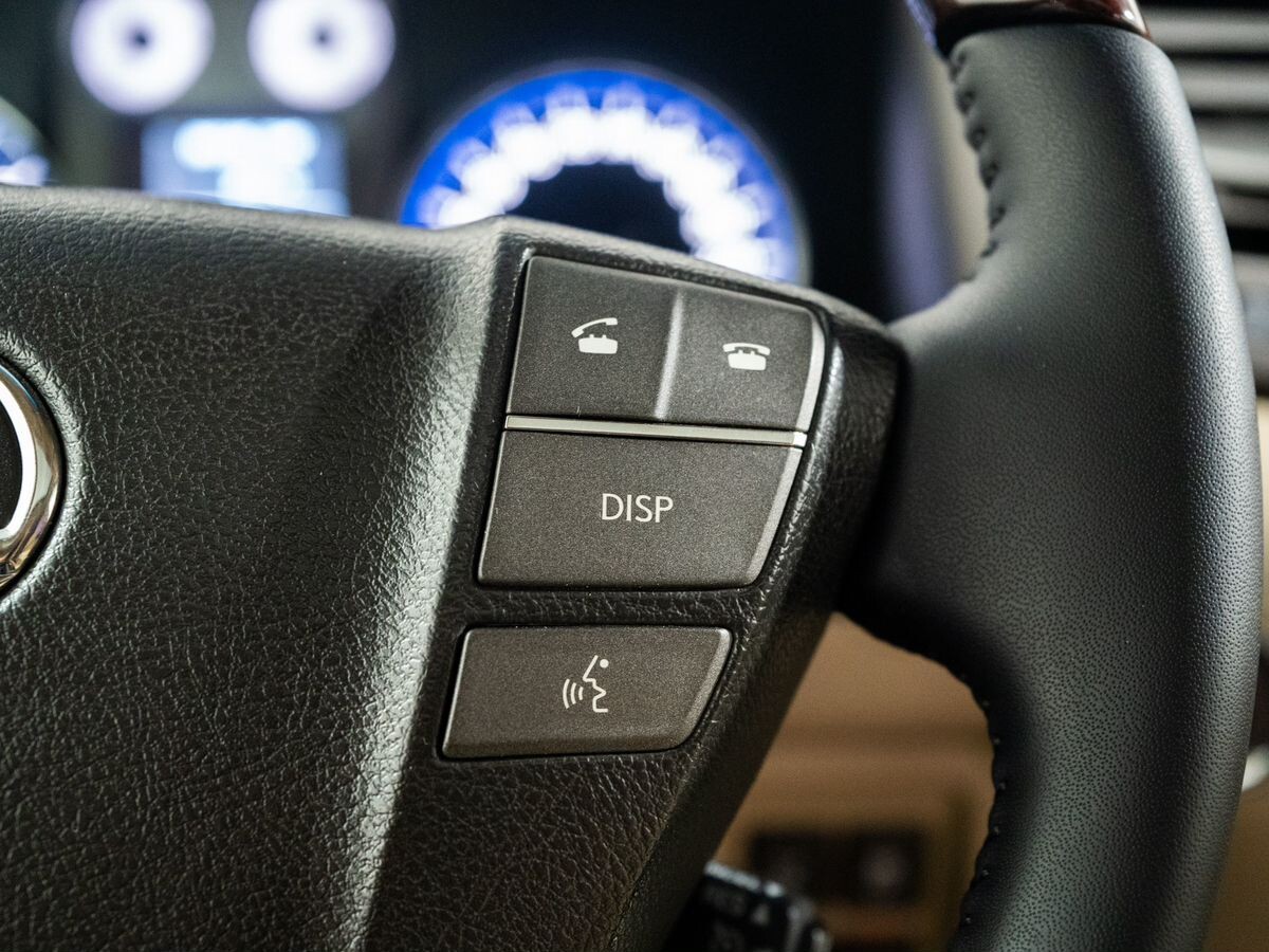 Lexus LX570 2010 - фото автомобиля