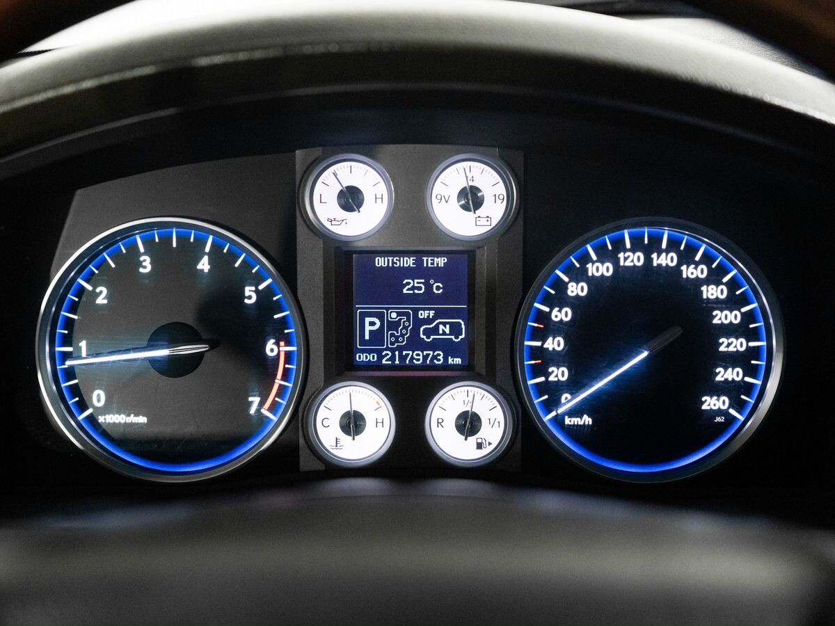 Lexus LX570 2010 - фото автомобиля