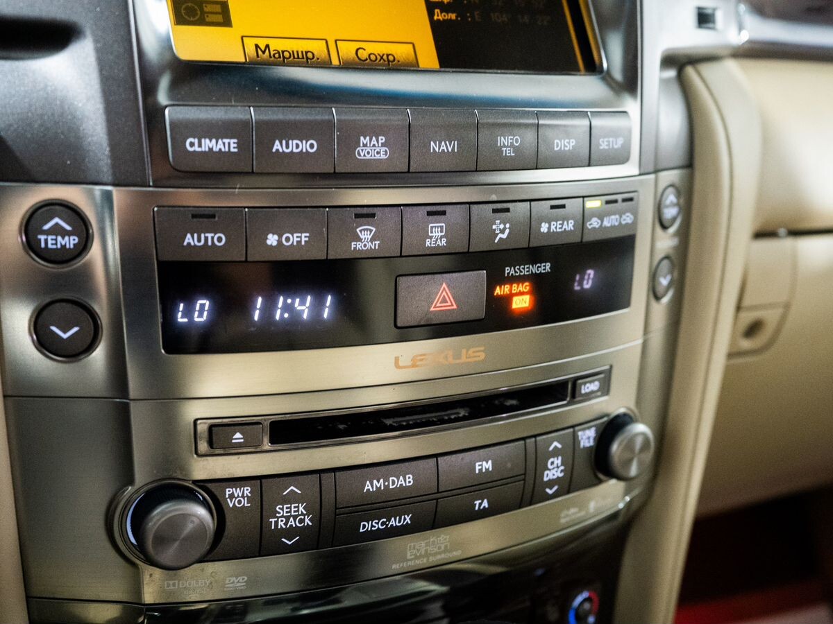 Lexus LX570 2010 - фото автомобиля