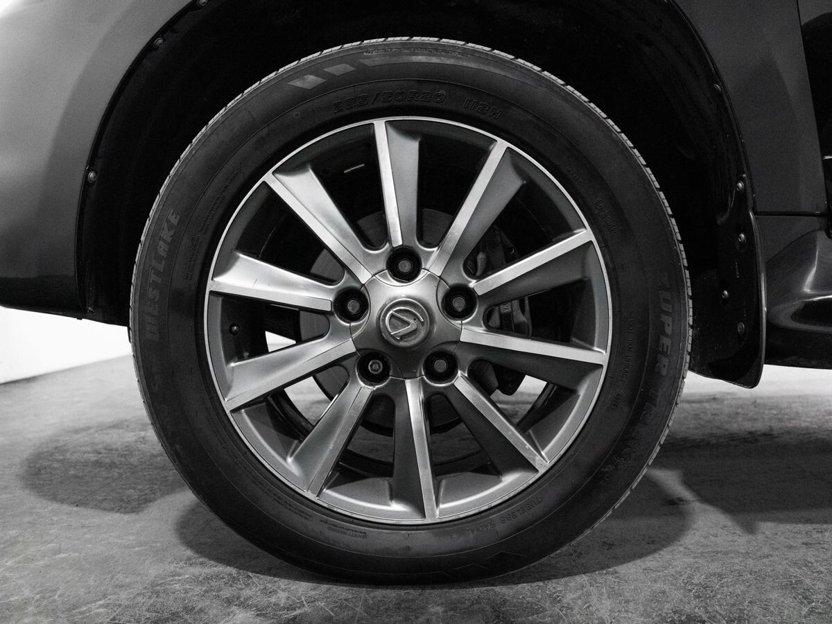 Lexus LX570 2010 - фото автомобиля