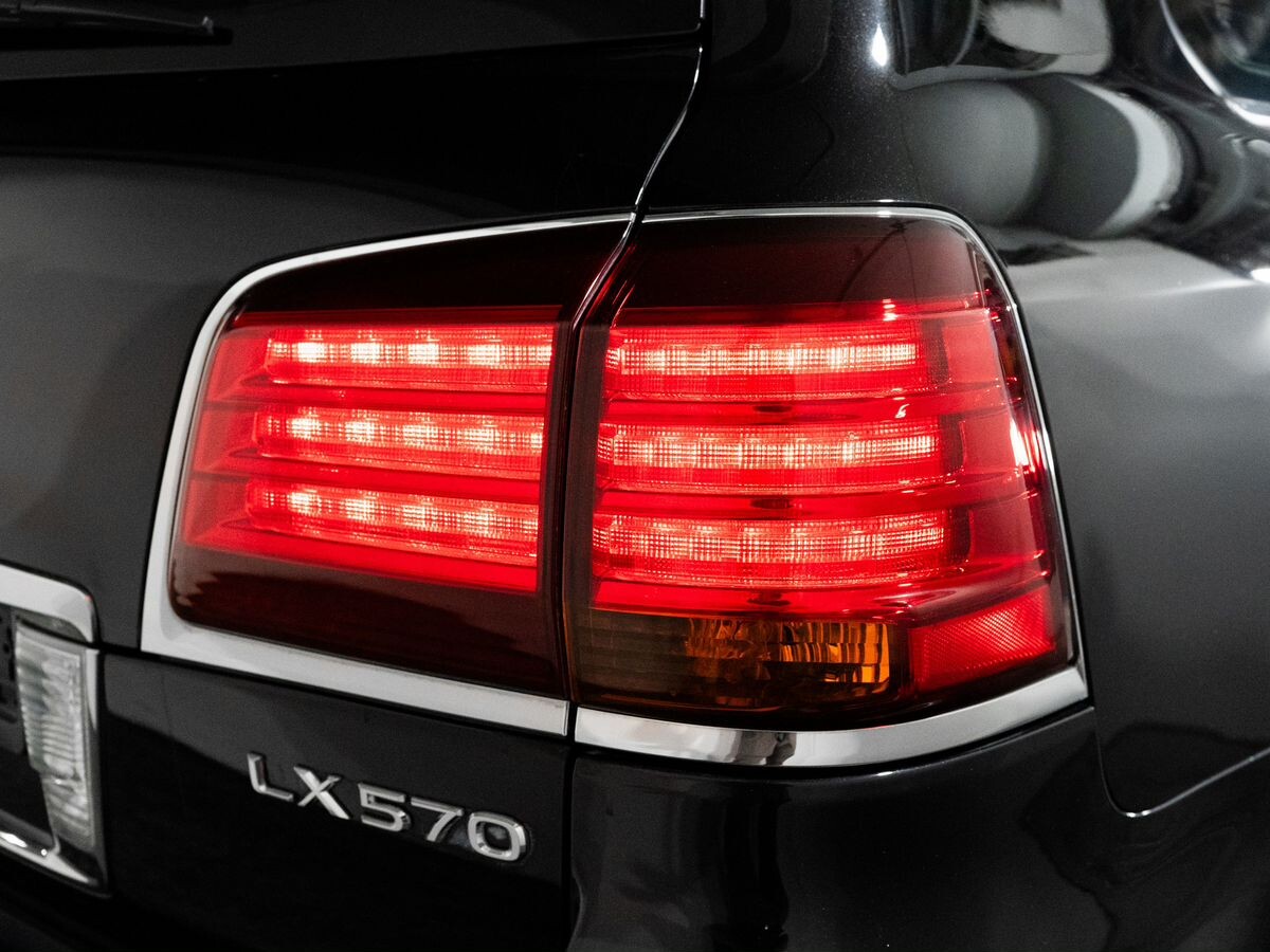 Lexus LX570 2010 - фото автомобиля