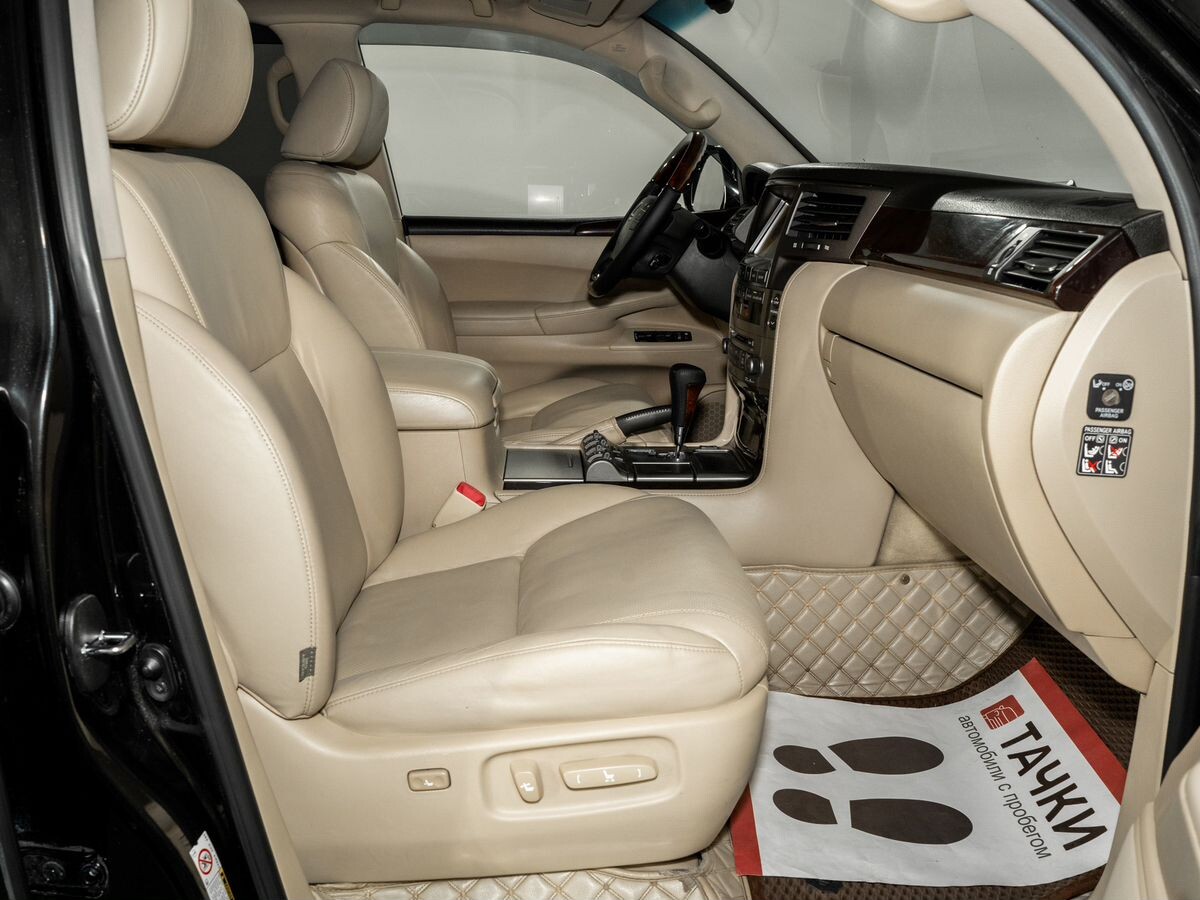 Lexus LX570 2010 - фото автомобиля