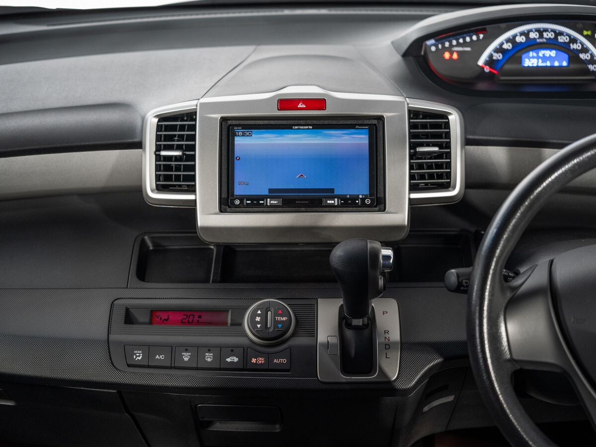 Honda Freed 2012 - фото автомобиля