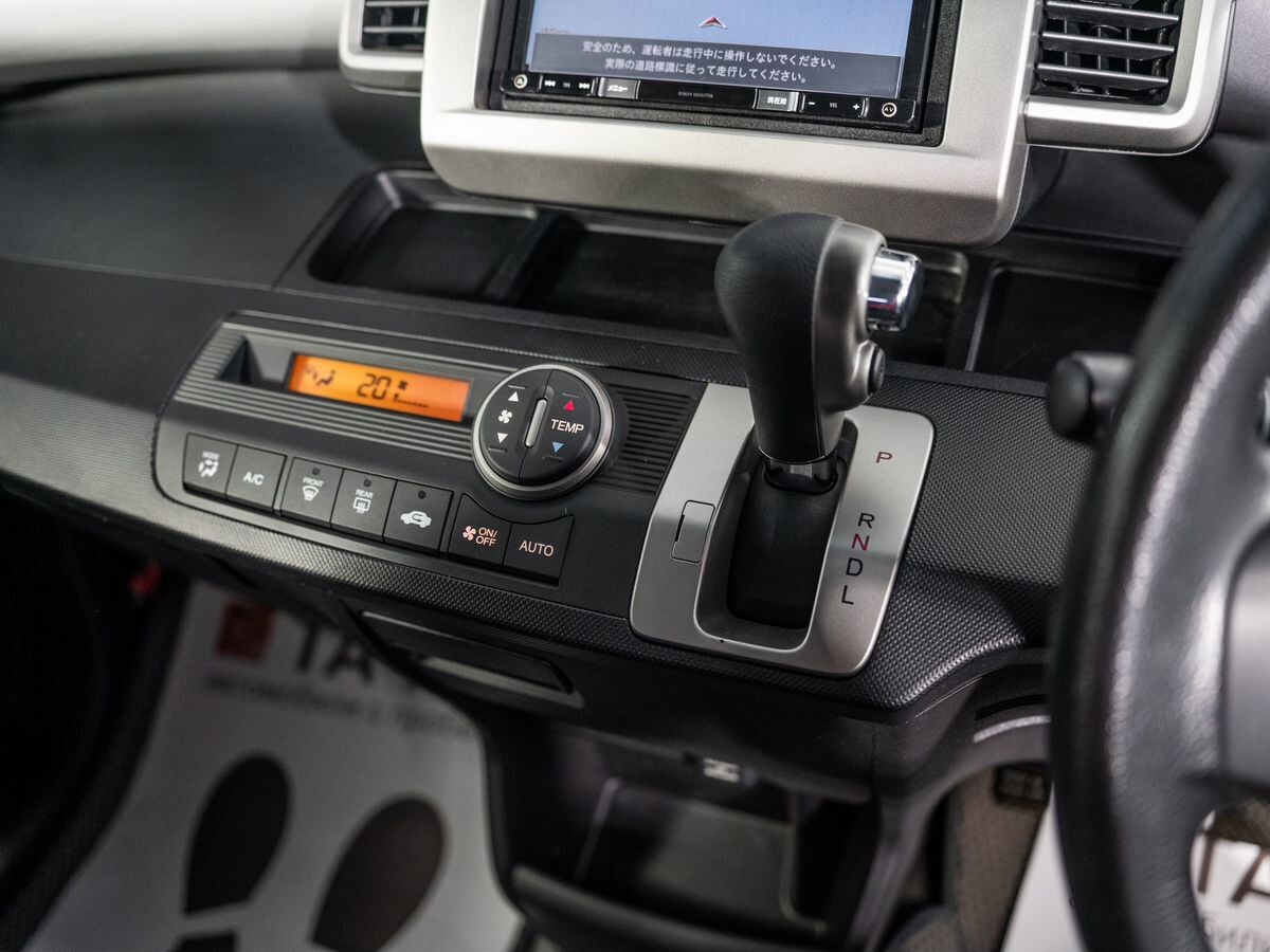 Honda Freed 2012 - фото автомобиля