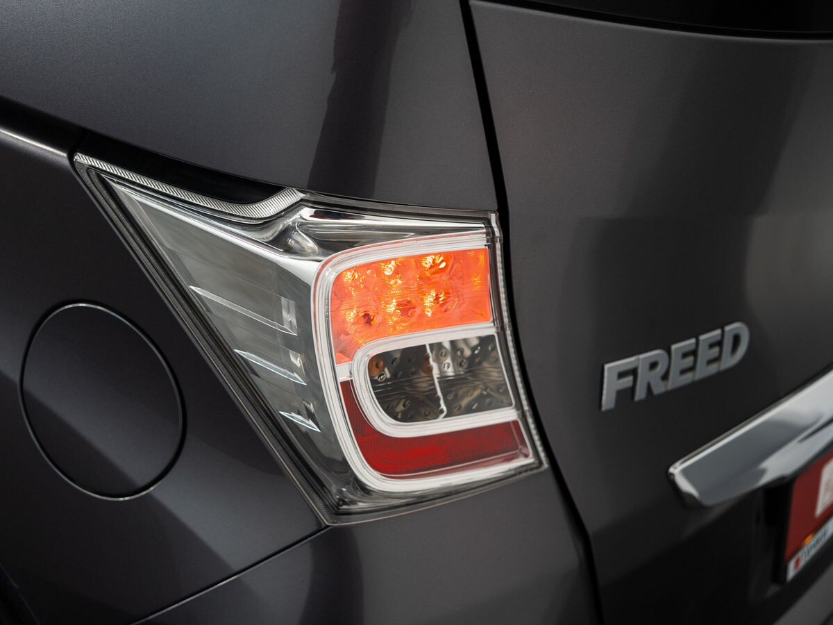 Honda Freed 2012 - фото автомобиля