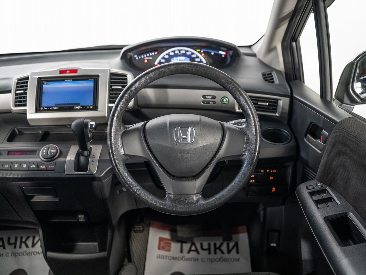 Honda Freed 2012 - фото автомобиля