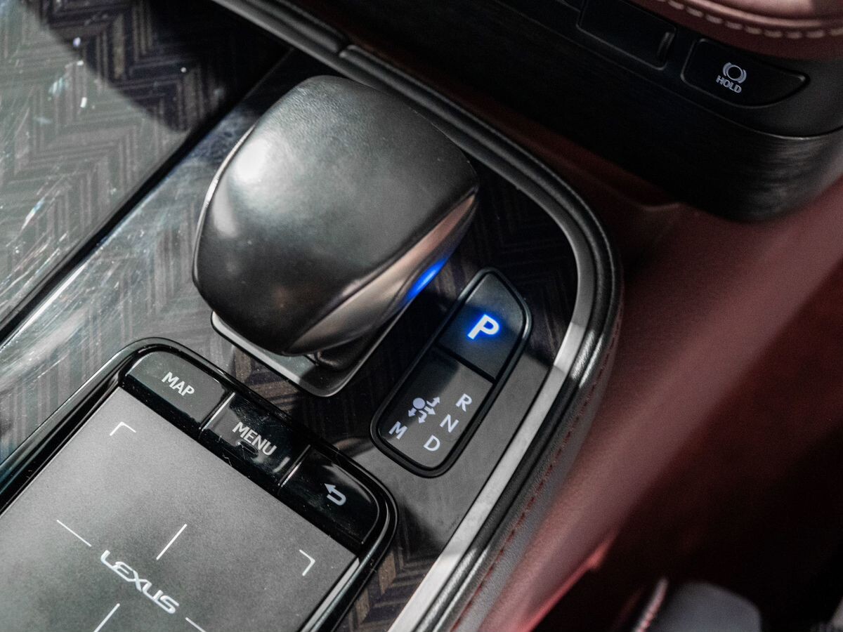 Lexus LS500h 2019 - фото автомобиля