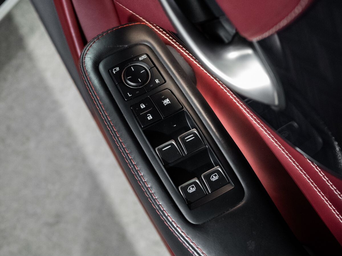Lexus LS500h 2019 - фото автомобиля