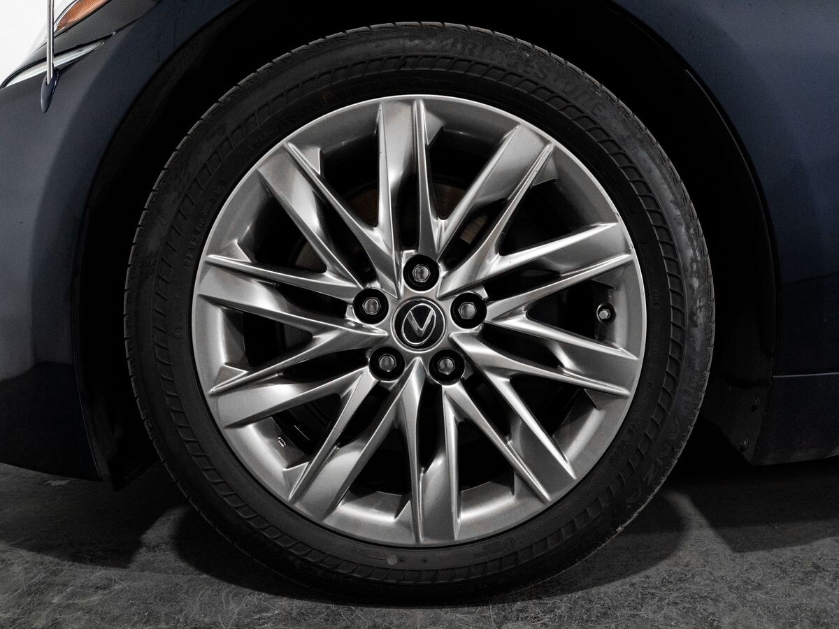 Lexus LS500h 2019 - фото автомобиля