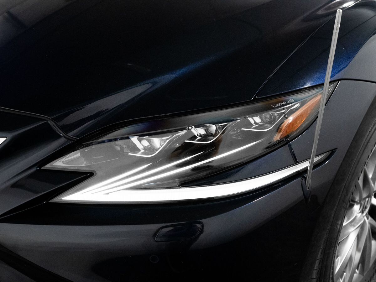 Lexus LS500h 2019 - фото автомобиля