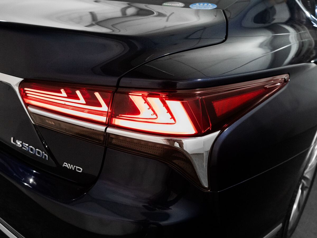 Lexus LS500h 2019 - фото автомобиля