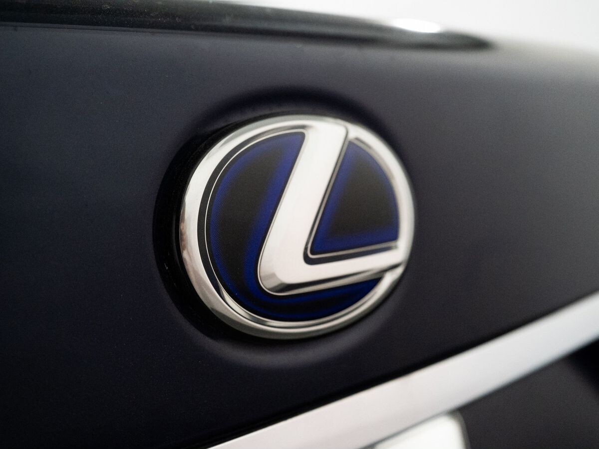 Lexus LS500h 2019 - фото автомобиля
